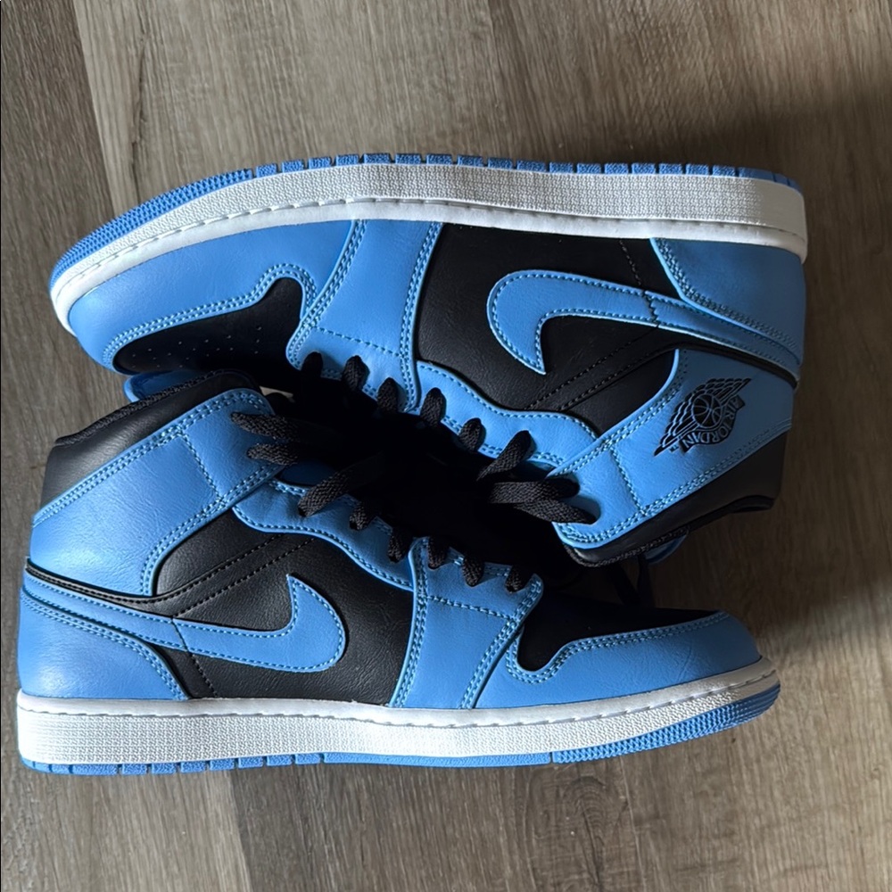 Nike Men's Blue and Black Sneakers